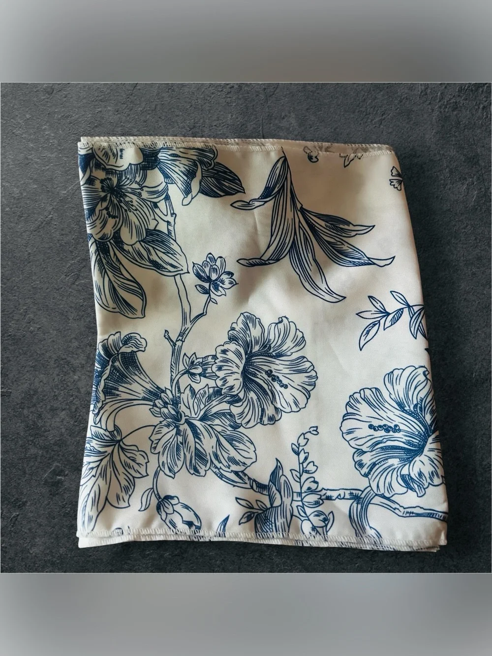 Table Runner White and Blue Flowers